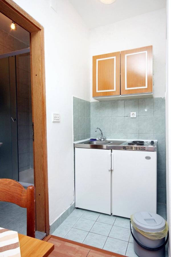 Apartments By The Sea Drvenik Donja Vala, Makarska - 6701 エクステリア 写真