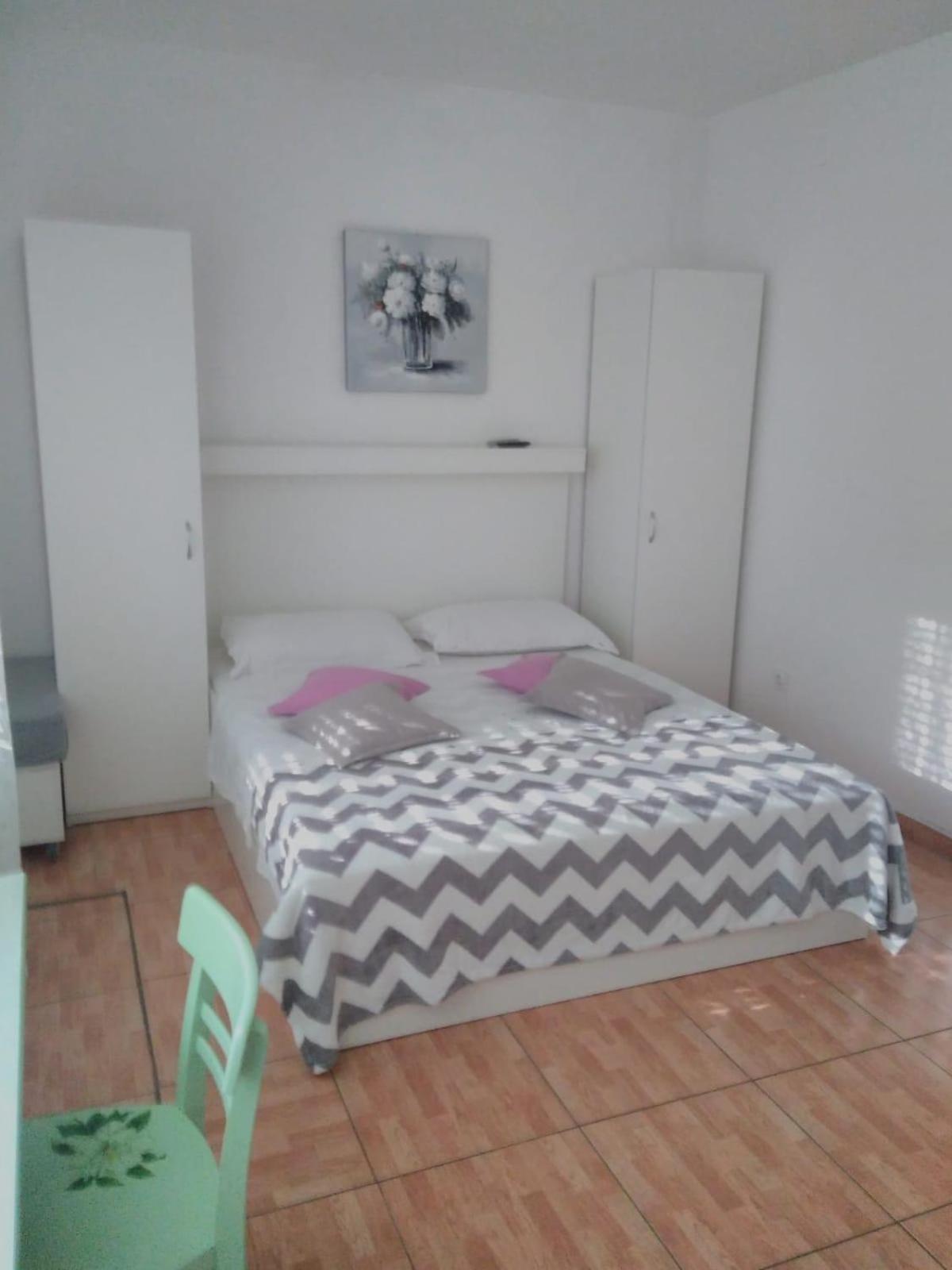 Apartments By The Sea Drvenik Donja Vala, Makarska - 6701 エクステリア 写真